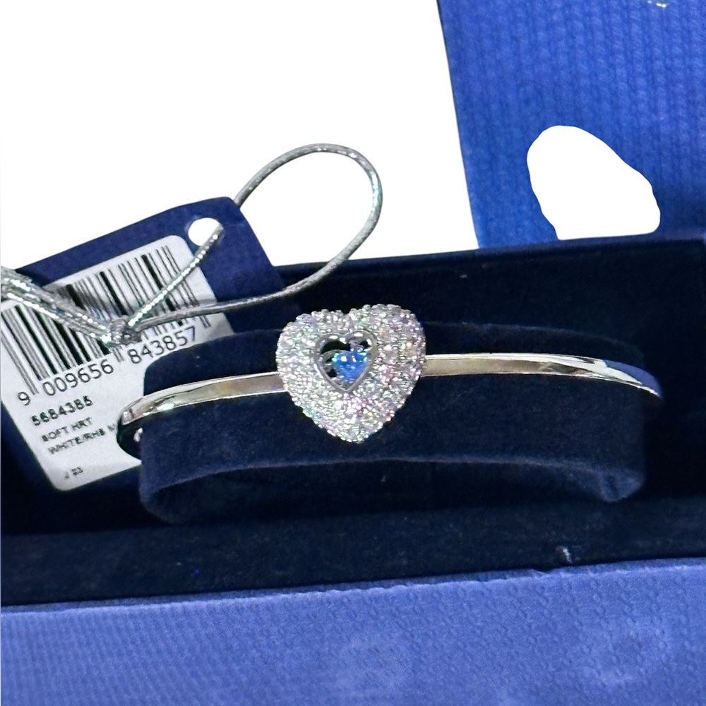 NIP Swarovski Hyperbola Heart Bangle. Retail $199.00